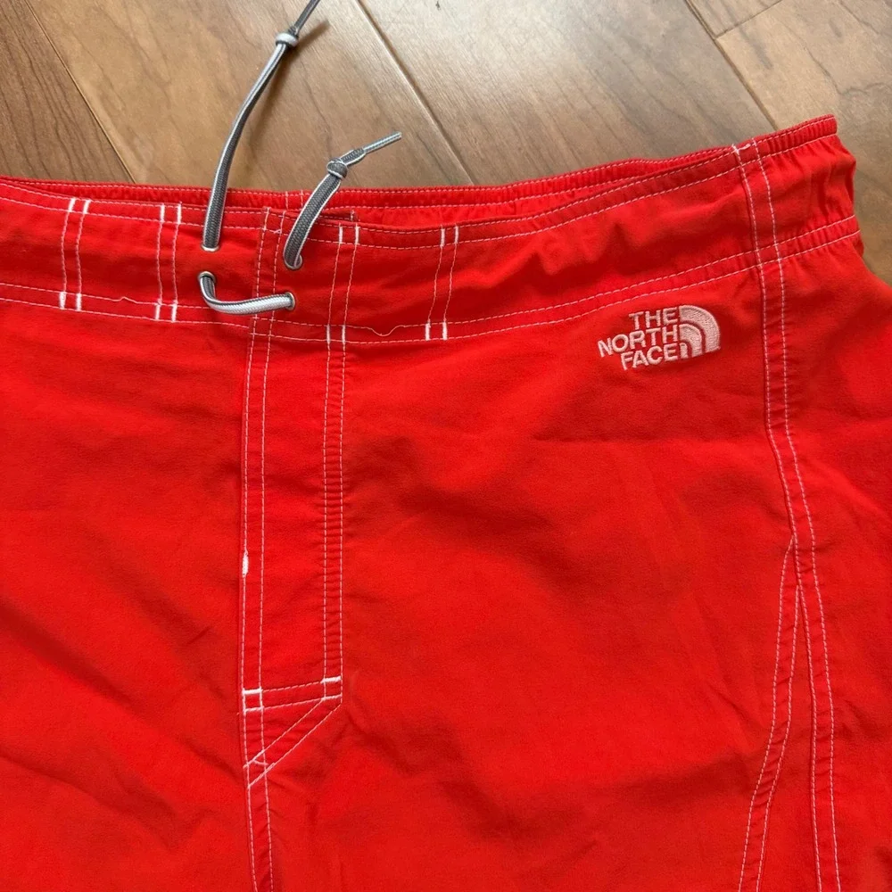 The North Face Apex Mens Red Board Shorts Swim Trunks Size Large Zipper Pocket